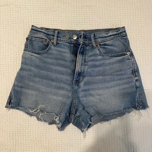 American Eagle 90s boyfriend short